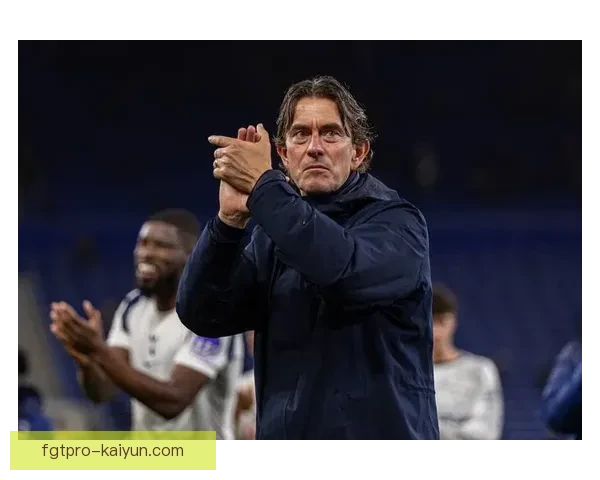 热刺球迷集结抗议，呼吁俱乐部管理层加强决策提升球队竞争力