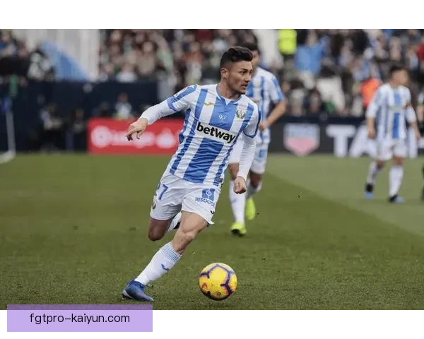 西甲5后卫体系逐渐成为主流战术，增强了防守稳固性的趋势值得关注。